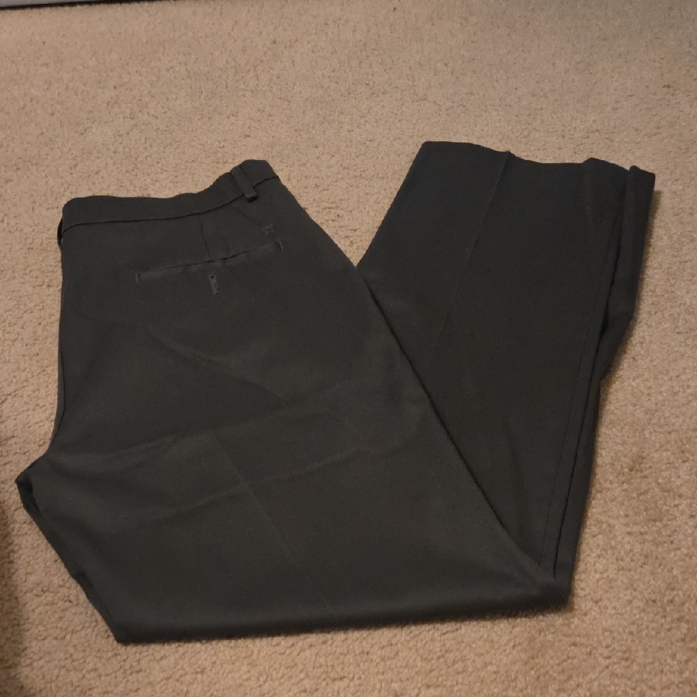 Haggar Men's Black Dress Pants, 34x32
